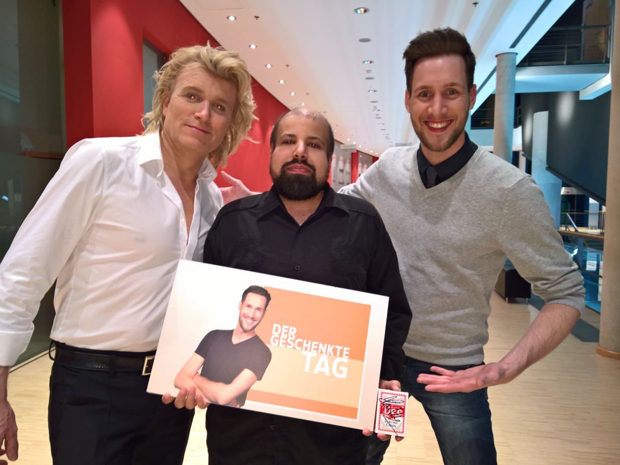 Shabaz mit Hans Klok und Sven Kroll vom WDR